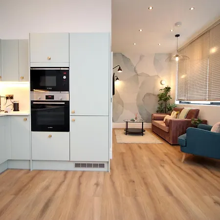 No 1 Grosvenor House - 5min Walk To Cabot Circus Apartman