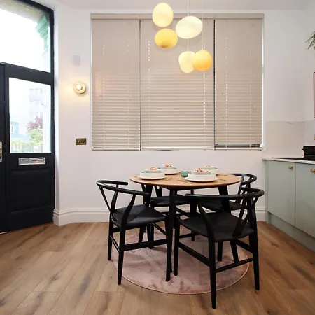 No 1 Grosvenor House - 5min Walk To Cabot Circus *